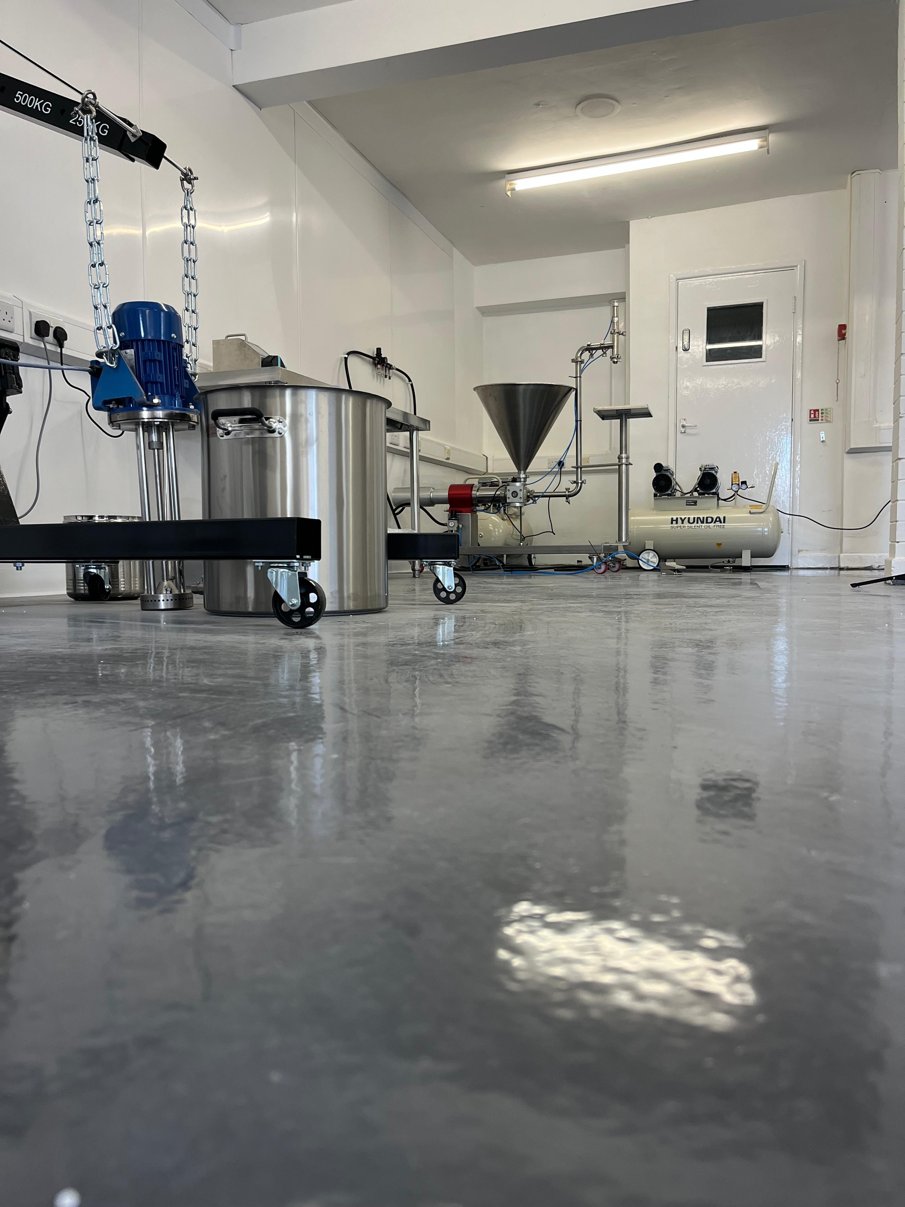 Filling floor - Semi-automatic line with modular pumps and nozzles.